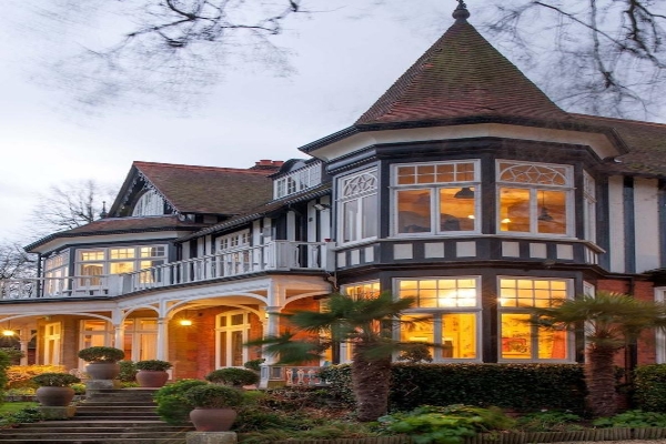 Hotel River Arts Club